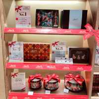 Taste more of Lindt in this Chocolat Boutique