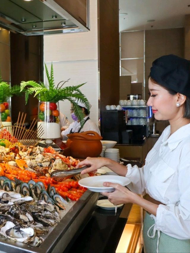 grand weekend buffet ไลน์บุฟเฟ่ต์เยอะมาก