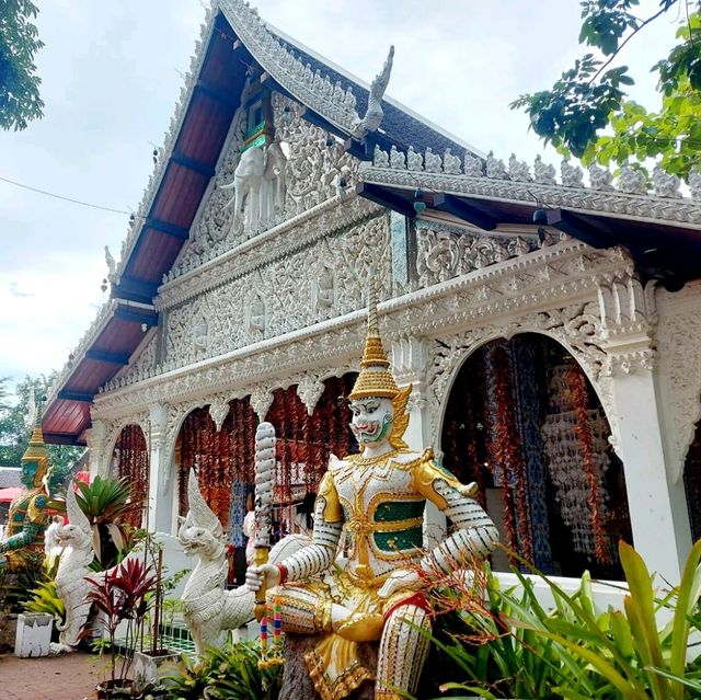 กราบสักการะ พระมหาธาตุเจดีย์สิริชัยภูมิ