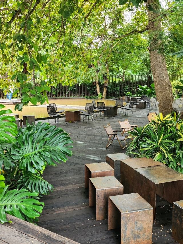 คาเฟ่ริมน้ำกับดีไซน์สุดเก๋ ราชบุรี  🌿🍃