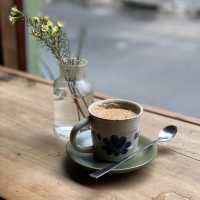 Cong Café คาเฟ่ตรงข้ามโบสถ์สีชมพู