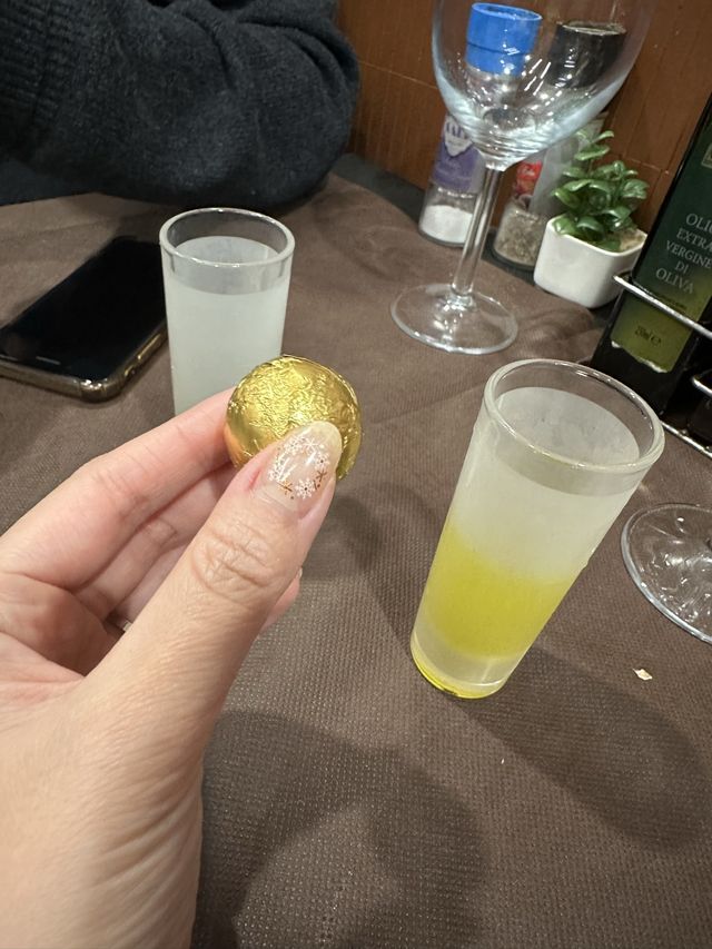 ヴェネツィアでのイカ墨パスタがたまらんっ！
