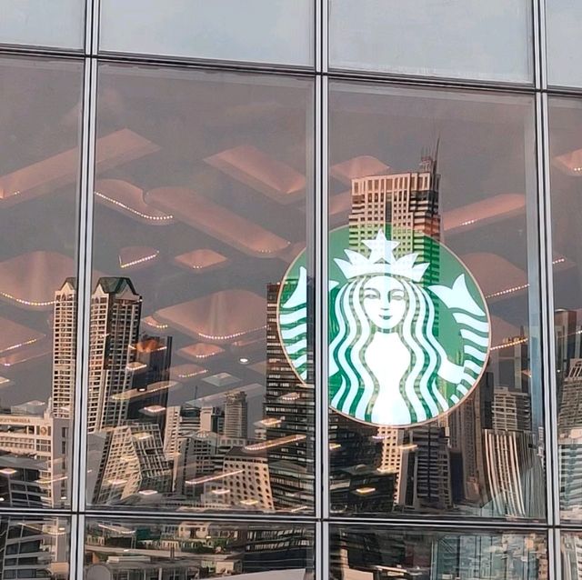 สตาร์บัครีเสิร์ฟเจ้าพระยารีเวอร์ฟร้อนท์ไอคอนสยาม