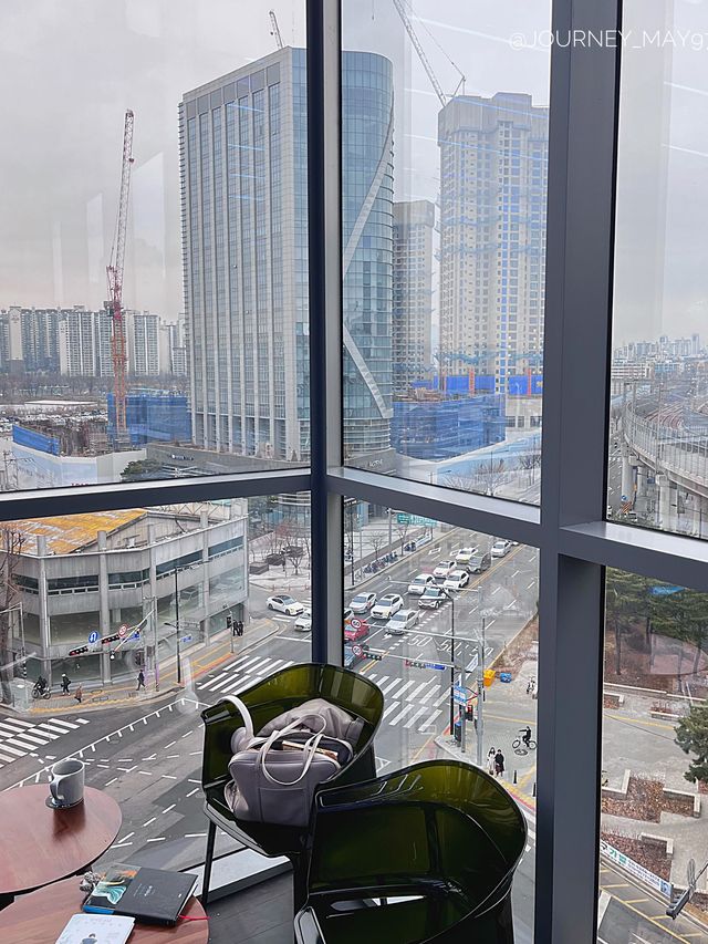 졸라서 많이 가고싶었던 카페 방문 상상보다? 좋았습니다....🏙🌲