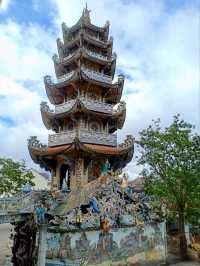 🇻🇳 The sacred Linh Phuoc Pagoda in Dalat
