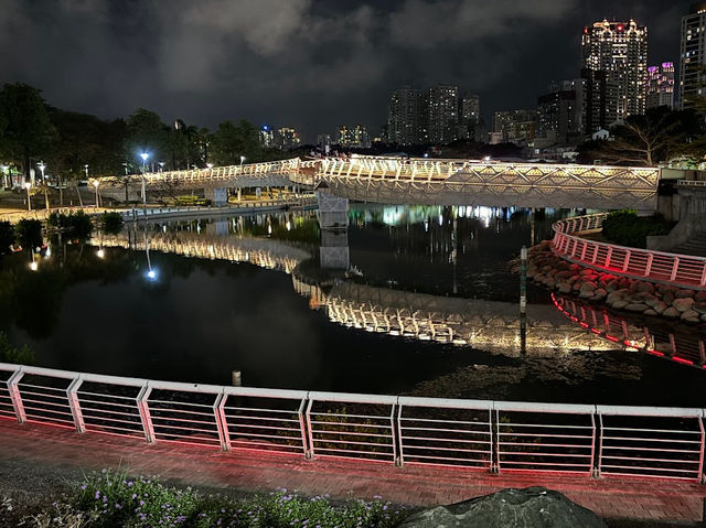 【高雄景點】愛河之心：浪漫心形湖，適合情侶漫遊