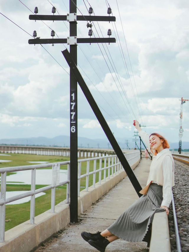 รถไฟลอยน้ำ เขื่อนป่าสักชลสิทธิ์