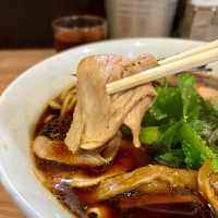 【大阪・難波】真っ黒なのにアッサリしている大阪ブラック「麺屋 丈六 なんば店」