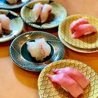 「根室花丸迴轉壽司：頂級壽司店，獨特魅力」
