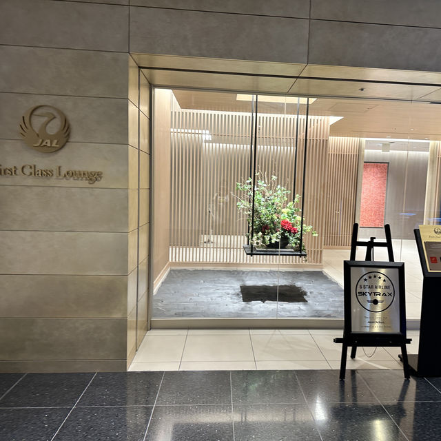 JAL First Class Lounge 