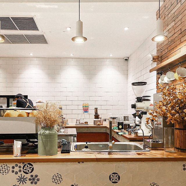 THE SUMMER HOUSE | คาเฟ่ริมน้ำ สไตล์ฟิวชั่น