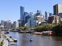 เดินเล่น Princes Bridge ที่ Melbourne 