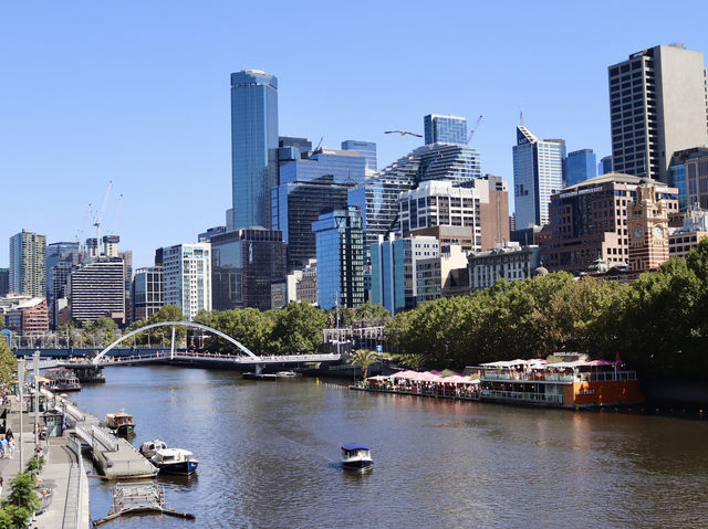เดินเล่น Princes Bridge ที่ Melbourne 