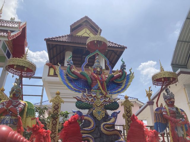 ขอพรเลื่อนต่ำแหน่งงานกับ “องค์ปู่พญาครุฑ”