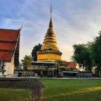 วัดพระธาตุจอมปิง ชมปรากฏการณ์เงาพระธาตุกลับหัว