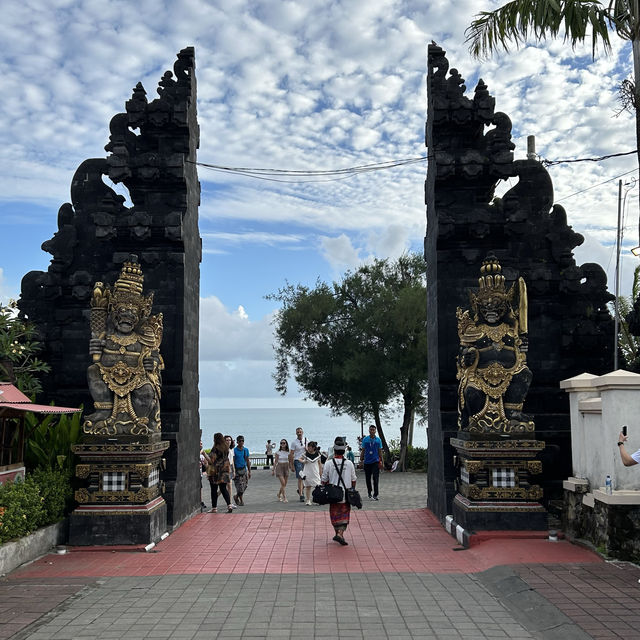 타나롯, 바다 위에 떠 있는 사원🇮🇩