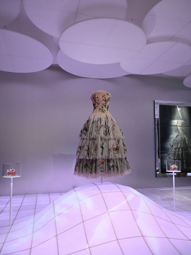 【入場無料】DIORの展覧会MISS DIOR EXHIBITION ある女性の物語✨