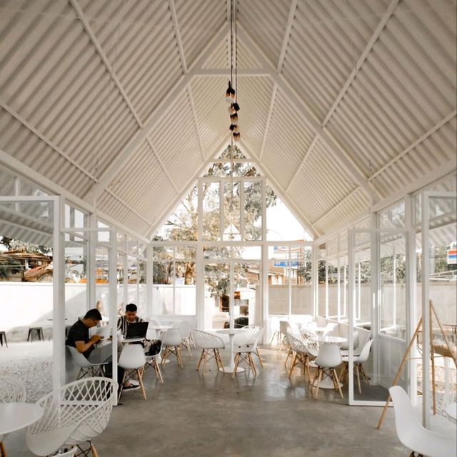 FRESH BREW | NEW GLASSHOUSE COFFEE SHOP