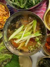 레트로한 감성과 맛까지 겸비한 냉동삼겹살 맛집 ✨