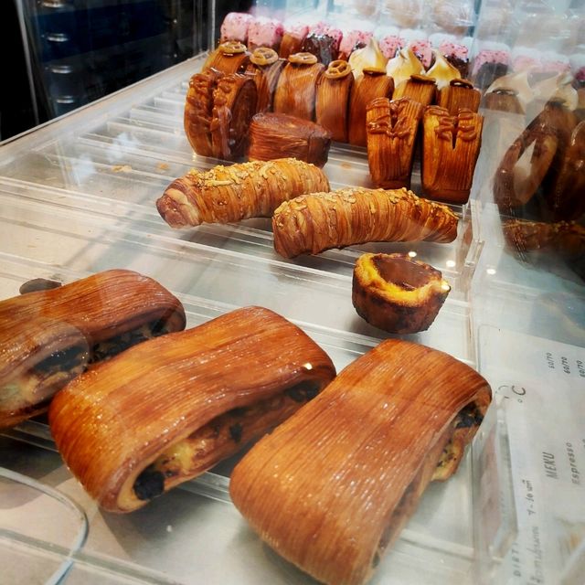 Trinity คาเฟ่ ที่มี Bakery ดีงาม