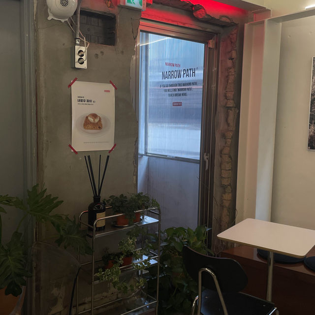 穴場すぎて教えたくない漢南洞にある居心地抜群カフェ"narrowpath"☕️