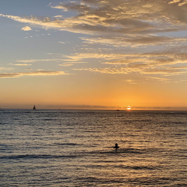 "7 Essential Hacks for the Perfect Waikiki Beach Experience"