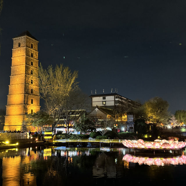 Strolling through Luoyi Ancient City in Hanfu: A Journey Back to the Tang Dynasty!