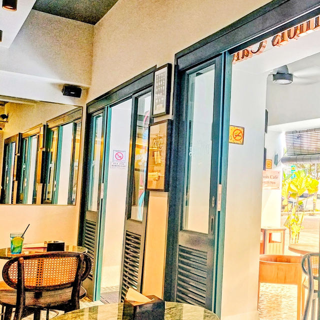 🇲🇾 Chinois Café: A Fusion of Flavor and Elegance in Every Sip!