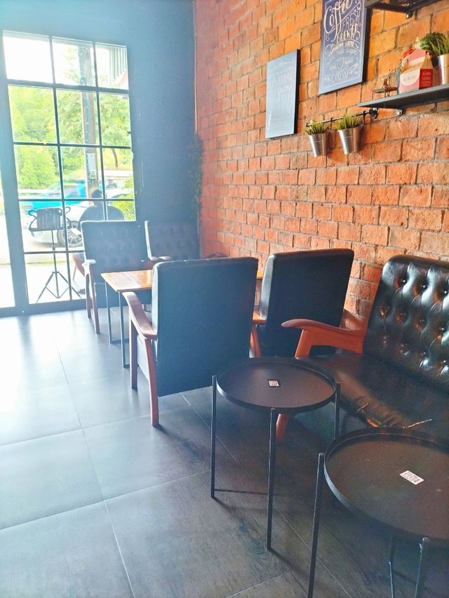 ☕ ร้านบรรยากาศดี Sprucy Cafe & Bakery