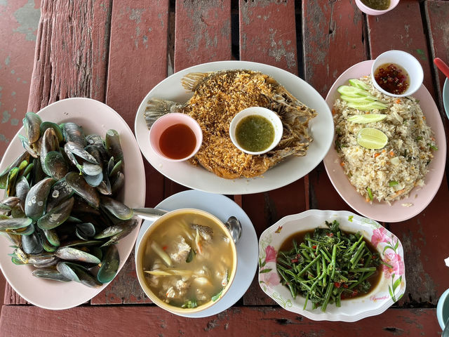 ร้านอาหารขอบฟ้า ลาตะวัน จ. สมุทรปราการ