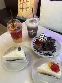The August Café & Bar 🍰🍫🥤