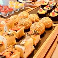 **Renaissance Zhuhai Club Lounge Bar: A Coastal Retreat**
