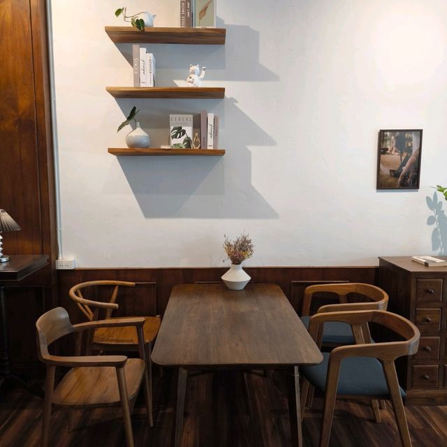 Log Coffee and Teak Furniture 