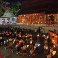 เที่ยวงานประเพณีไหลเรือไฟ หลวงพระบาง