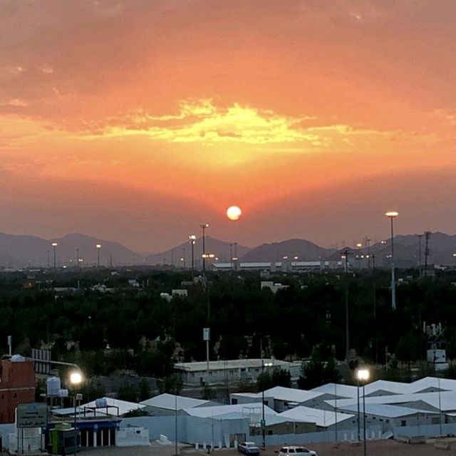 SUNSET VIEWS FROM THE LAND OF SANDS