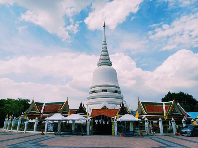 曼谷寺廟景點：Wat Phra Si Mahathat Woramahawihan瑪哈泰寺，適合休息發呆拍照📸打卡
