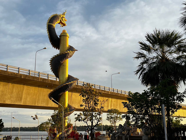 จุดชมพระอาทิตย์ขึ้น สะพานมิตรภาพไทย-ลาว มุกดาหาร