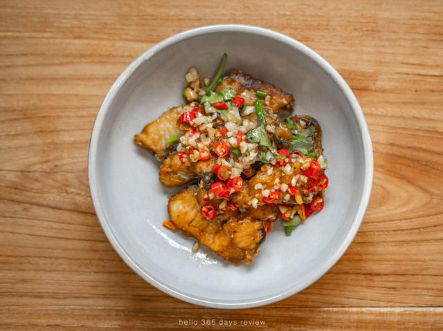 Dee Café & Eatery ร้านเปิดใหม่ในเมืองเก่าตะกั่วป่า