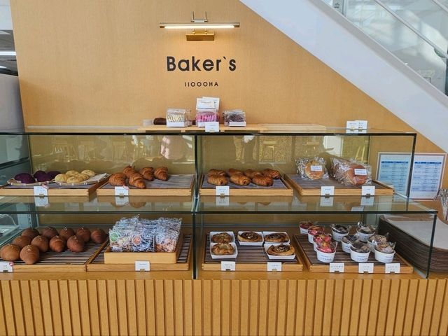 The nice cafe beside Mancheonha Skywalk, Baker's Ilooha