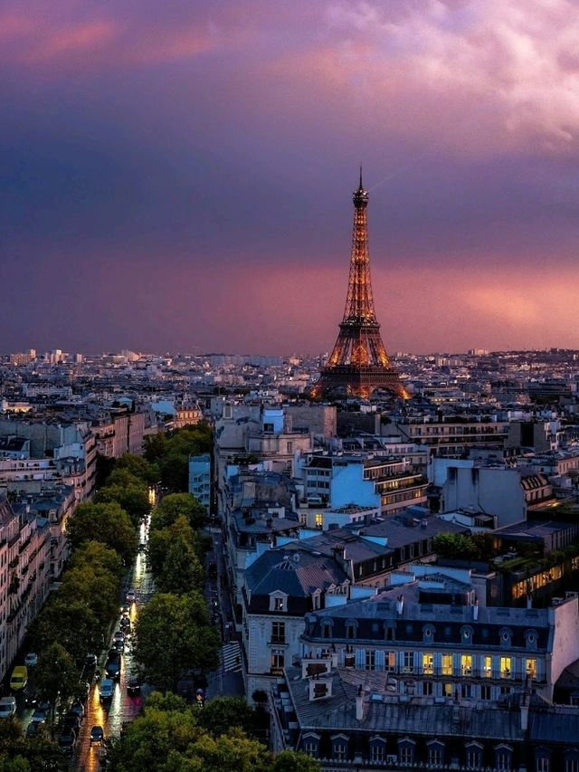 Exploring the Arc de Triomphe, an iconic landmark of Paris!