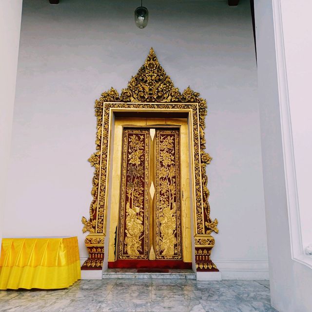 泰國曼谷著名皇家古跡寺廟景點:Wat Krua Wan Worawiharn，建築華麗雄偉，適合打卡拍照📸