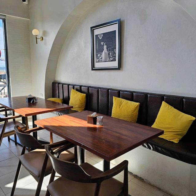 Aurora Café & Restaurant