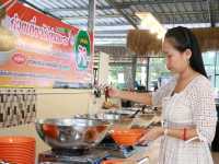 ก๋วยเตี๋ยวไก่ตุ๋นมะระ บุฟเฟ่ต์ 79 บาท