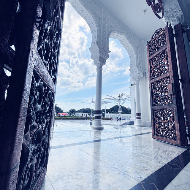 Beauty lies in the eyes of beholder, Masjid Baiturrahman ,Banda Aceh