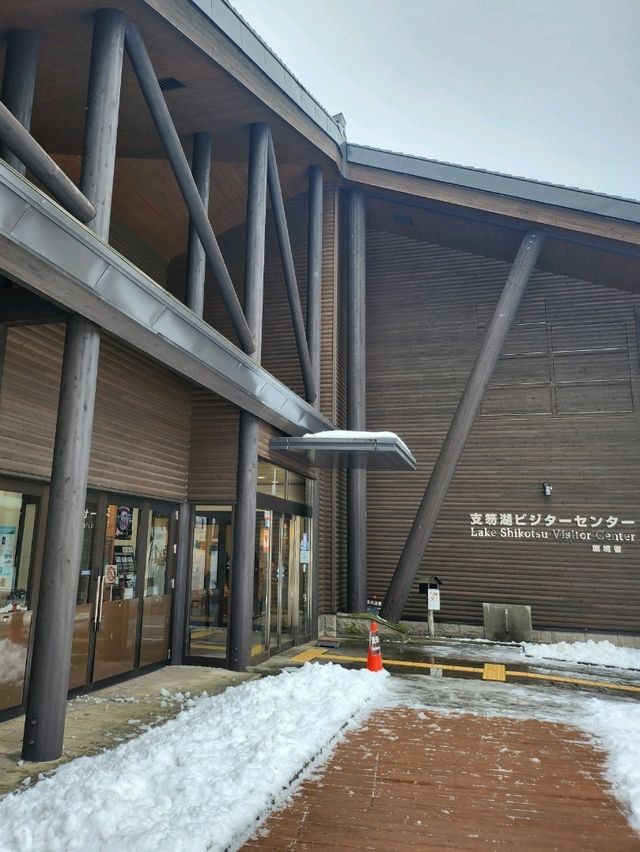 뷰맛집으로 유명한 시코츠호수 관광안내소🏔💙