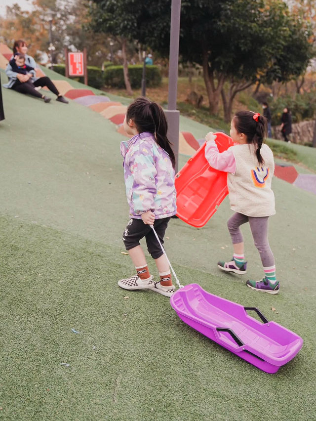 新北｜員山公園，滑草皮超好玩，孩子最愛的新天地！