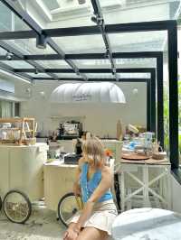 Unbirthday cafe