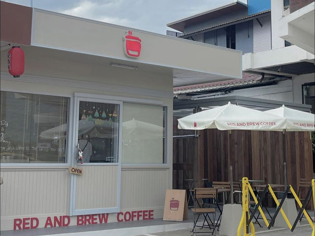 คาเฟ่ Red and Brew 