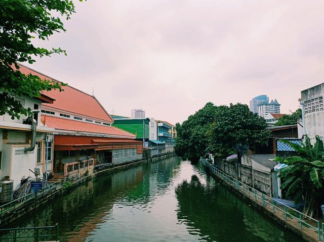 泰國曼谷空訕區湄南河畔歷史村落古跡寺廟華人祠堂一日遊行程，小橋流水景色優美，適合打卡拍照📸
