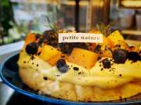 ✨️พิกัดห้ามพลาดในตรัง“Petite Nature Cafe&Market”🍰